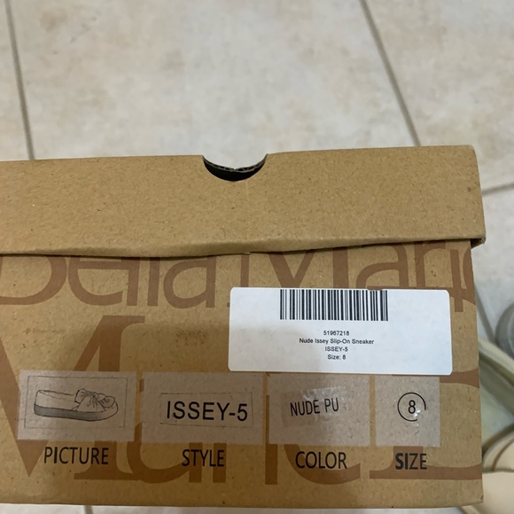 Women slip on shoes - Picture 4 of 4